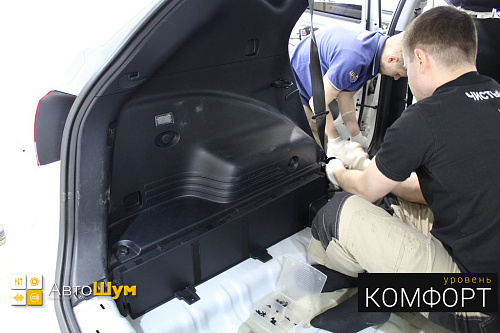 Разбираем багажник Хендай ix35.