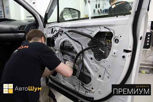 Клеим Шумофф Joker внутрь двери Субару Форестер