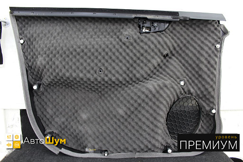 Шумоизоляция дверной обшивки Субару Форестер