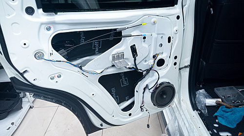 Шумоизоляция двери Мицубиси Монтеро