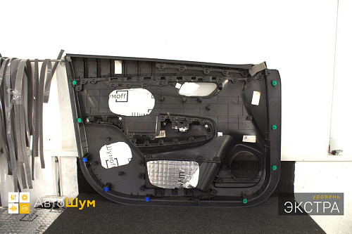 Оклеиваем виброизоляцией обшивку двери Киа Рио ФБ