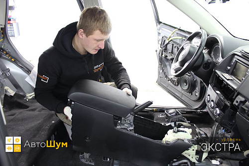 Разбираем салон мазды сх 5