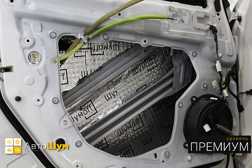 Виброизоляция дверей Мазды СХ5.