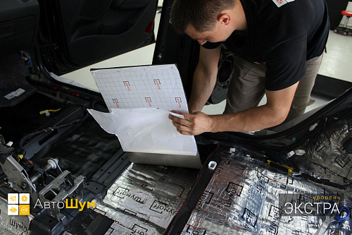 Клеим Шумофф Герметон 7Л на днище Хендай Икс35