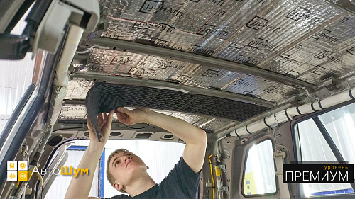 Клеим Шумофф Герметон 7 на крышу Сузуки Гранд Витары