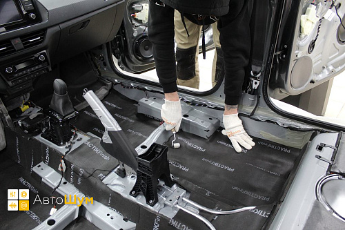 Звукоизоляция пола Фольксваген Поло Мк6