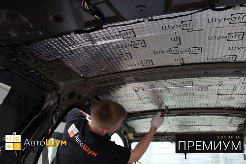 Клеим виброизоляцию на крышу Ниссан Террано