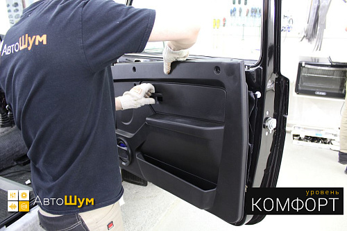 Снимаем дверную обшивку на Ниве 2121