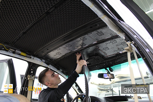 Клеим шумопоглотитель на крышу Лексус РХ 350