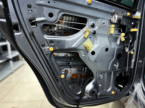 Виброизоляция дверей Ниссан Террано