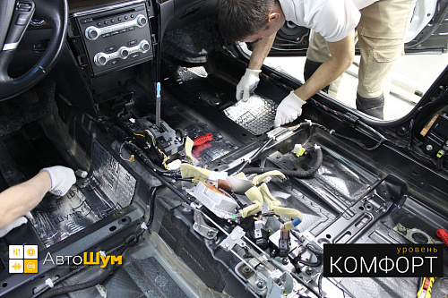 Клеим Шумофф М3 на пол Nissan Teana