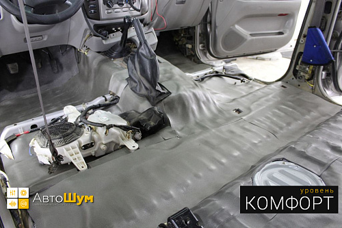 Шумоизоляция пола Тойоты Ленд Крузер.