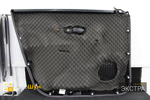 Шумоизоляция обшивки двери Лада Х-Рей