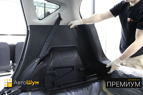 Разбираем багажник Ниссан Ноут