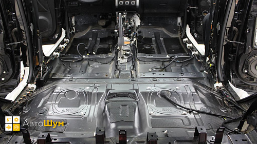 Штатная шумоизоляция пола Ниссан Х-Трейл T31