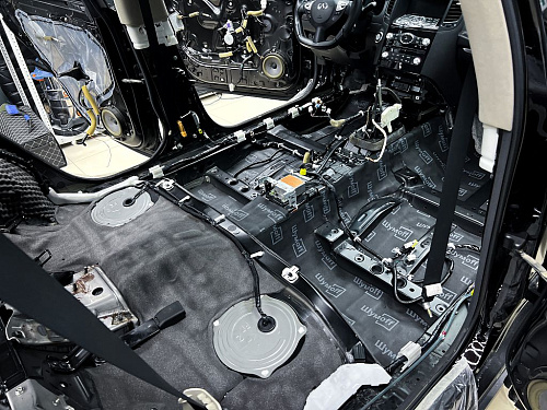 Шумоизоляция пола Инфинити ФХ35