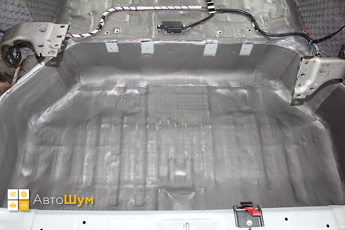 Клеим на дно багажника Шумофф Base4 Хонда Стэпвэгон