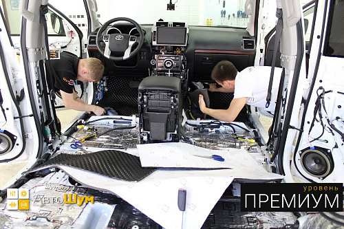 Клеим Шумофф Комфорт 6 на пол Тойоты Ленд Крузер Прадо 150.