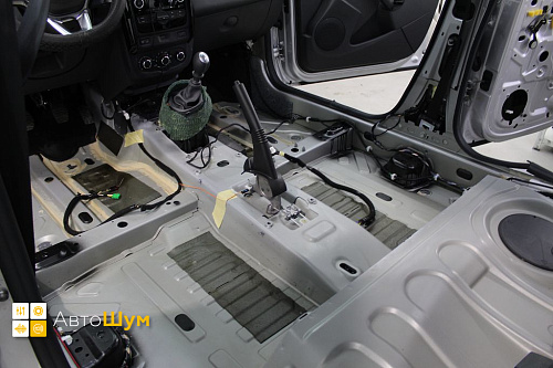 Штатная шумоизоляция днища Рено Дастер