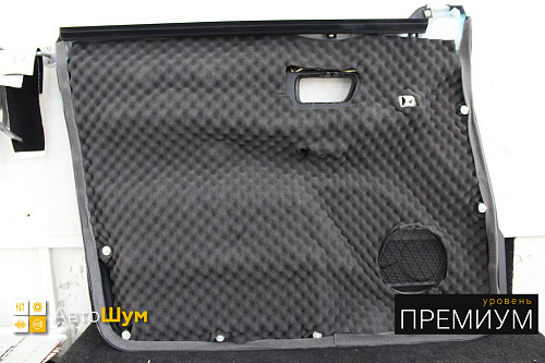 Шумоизоляция дверной обшивки Митсубиси Паджеро