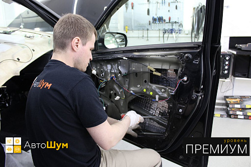 Клеим Шумофф Joker внутрь двери Тойоты Королла Е150