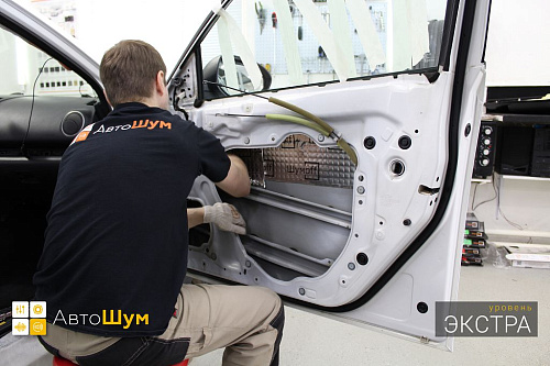 Клеим Шумофф Joker внутрь двери Мазды 6