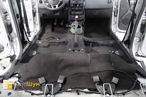 Грязный ковер Рено Дастер