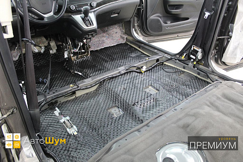 Шумоизоляция днища Хонда ЦР-В 4