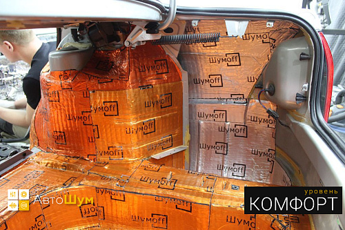 Клеим Шумофф М2 на крылья в багажнике Лады Приоры