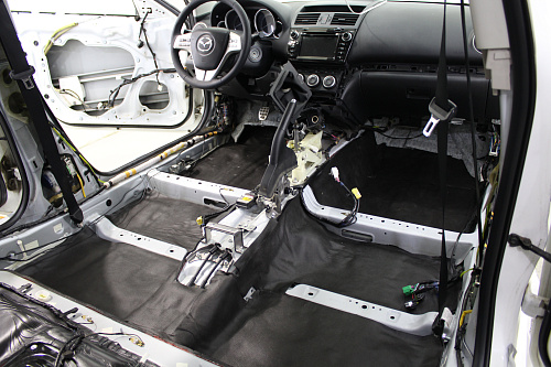 Шумоизоляция пола Мазды 6