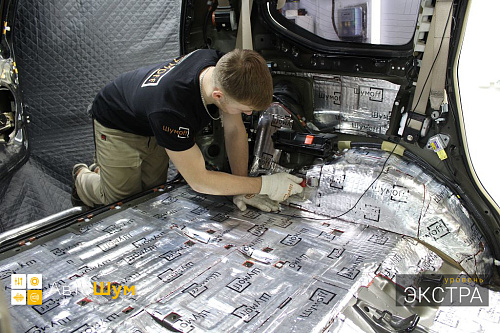 Клеим виброизоляцию в багажник Тойоты Ленд Крузер Прадо 120