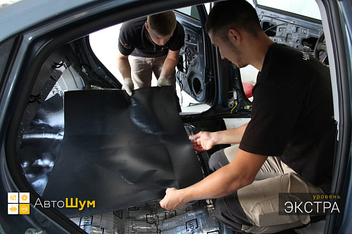 Клеим Шумофф Герметон 7Л на днище Киа Рио