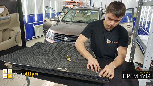 Клеим дверную обшивку Сузуки Гранд Витары