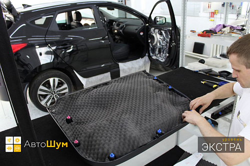 Оклеиваем шумопоглотителем Шумофф Absorber А15 обшивку двери Хендай Икс 35