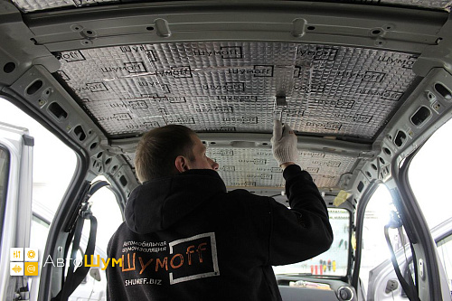 Клеим виброизоляцияю на крышу Рено Дастер