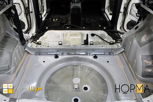 Штатная шумоизоляция багажника Ниссан Кашкай J11.