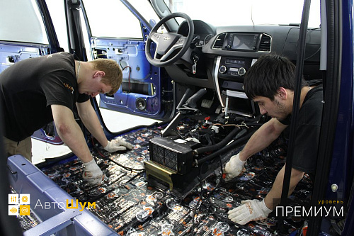 Клеим виброизоляцию на днище УАЗ Патриот