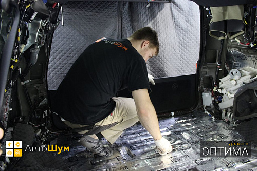 Клеим виброизоляцию на дно багажника Лексус ЛХ 570