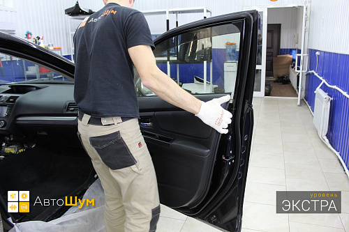 Снимаем дверные обшивки Субару ХВ