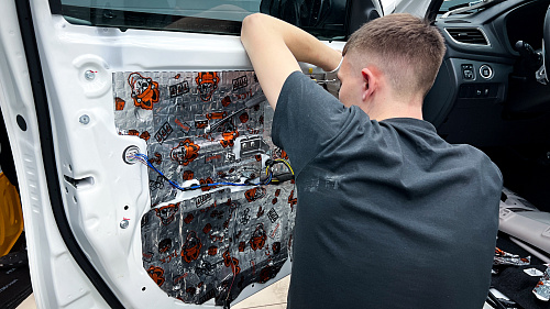 Оклейка технологических отверстий Мицубиси Монтеро