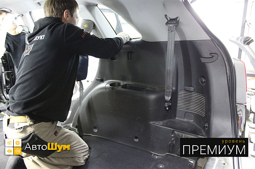 Разбираем багажник Киа Соренто