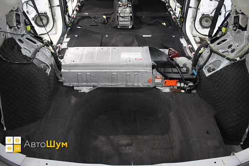 Клеим шумоизоляцию в багажник Тойота Приус