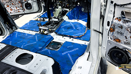 Звукоизоляция пола Митсубиси Паджеро