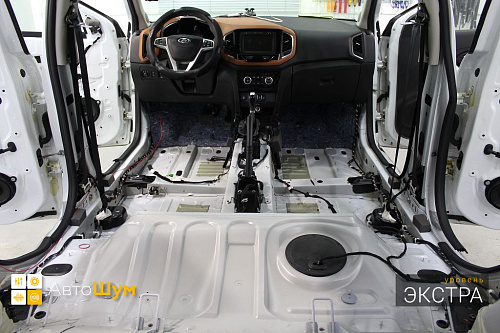 Штатная шумоизоляция пола Лада Х-Рей