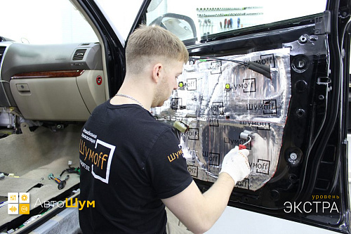 Оклеиваем технологические отверстия двери Тойоты Ленд Крузер Прадо 120