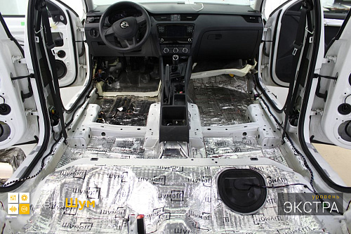 Виброизоляция днища Шкоды Октавии