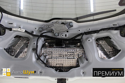 Клеим Шумофф Joker на пятую дверь Мазды Сх 5.