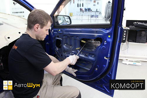 Клеим Шумофф М2 внутрь двери Митсубиси Лансер