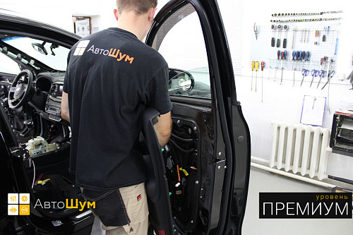 Снимаем дверные обшивки Киа Соренто Прайм