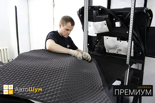 Клеим дверную обшивку Субару Форестер